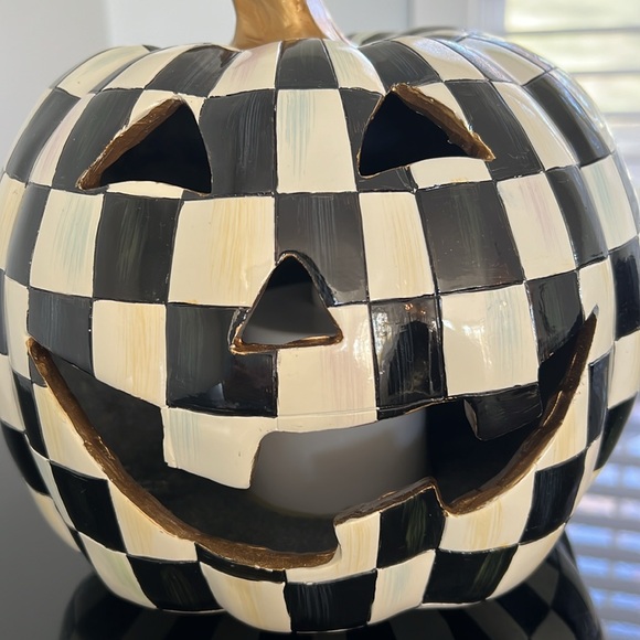 🎉Host Pick🎉MacKenzie-Childs Courtly Check Illuminated Jack-O-Lantern - Picture 4 of 13